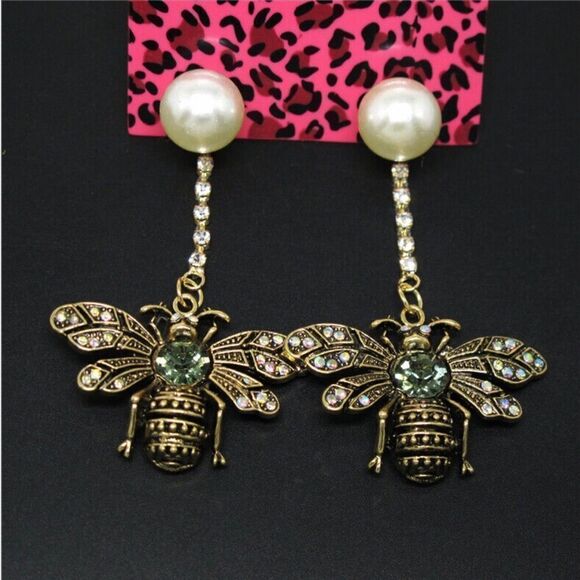 🐝 Betsey Johnson stunning & unique honey bee sparkling dangle earrings 🐝 - Picture 4 of 8